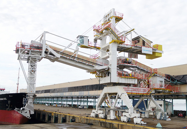 Loading system for ships Loading system for ships